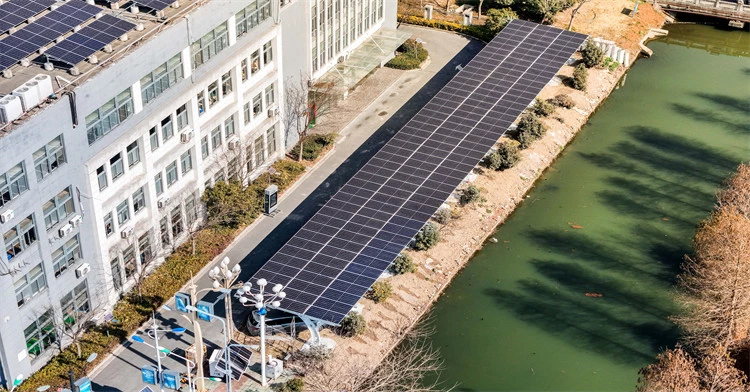 Integración de gabinetes de microgrid fotovoltaico y hardware de montaje